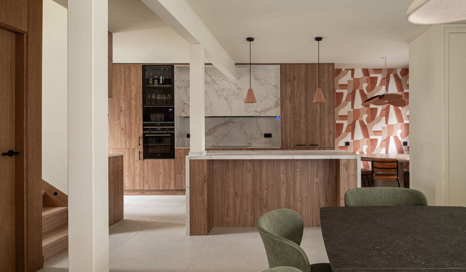 Cocina madera y porcelanico SixtyPro